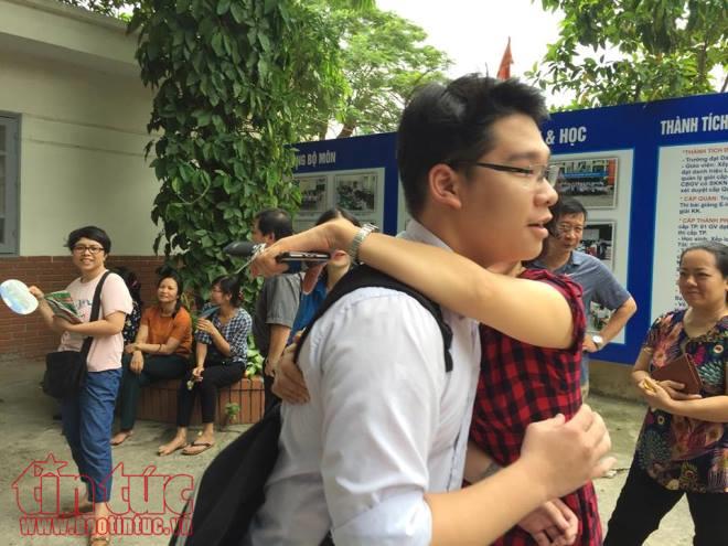 Thí sinh rạng rỡ vì không 'trúng tủ' nhưng vẫn làm tốt bài thi Ngữ văn ảnh 4